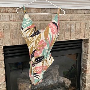 5/$20 Kona Sol size L full coverage swimsuit, white w/tropical print NWT